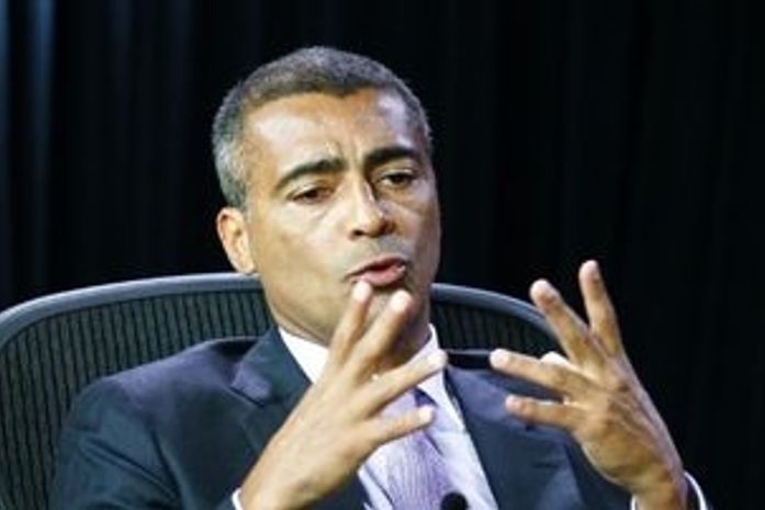 Romário descarta assumir CBF e diz que vai ter 'roubo pelos cotovelos' na Copa