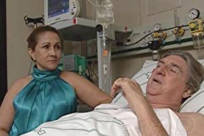Cantor Sérgio Reis deixa hospital em Belo Horizonte