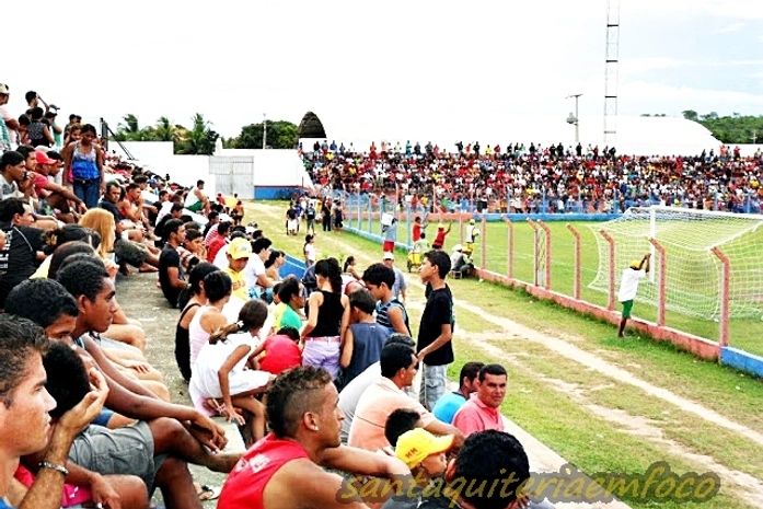 Torcida compareceu ao estádio Rodrogão, mas viu o time da casa ser derrotado por 3 a 2.
