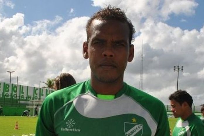 Murici contrata zagueiro Evaldo, ex-Santos e Grêmio