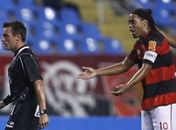 Ronaldinho se defende sobre baladas: 'na padaria ninguém bate foto'