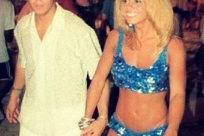 Loira e bem magra: Veja Viviane Araújo e cantor Belo em foto do passado