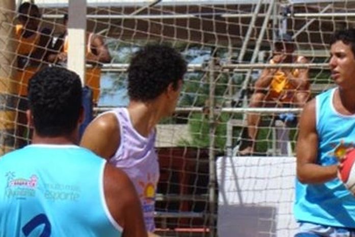 Sábado é dia de basquete de areia na Pajuçara