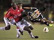 Com Ganso inspirado, Santos vira contra Juan Aurich e é 2º