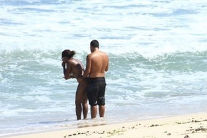 Rapaz clicado com Bombom em praia seria policial suspeito de corrupção
