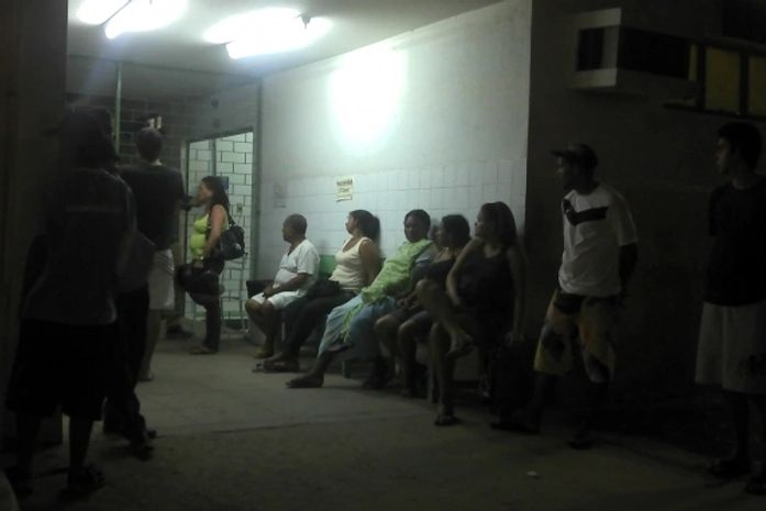 Pacientes reclamam de espera para atendimento em posto de saúde