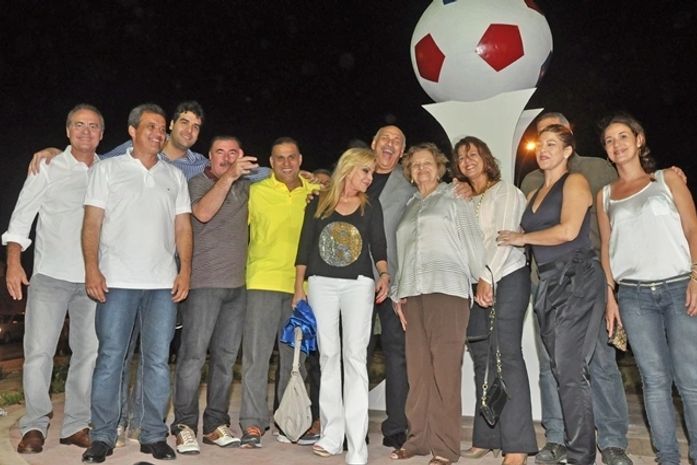 Renan, Mosart e Almeida (E) com Márcio Canuto e familiares durante a solenidade