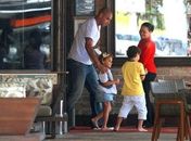 Na quinta à tarde, Adriano tinha ido a uma churrascaria carioca acompanhado dos filhos