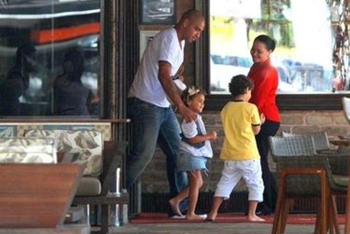 Na quinta à tarde, Adriano tinha ido a uma churrascaria carioca acompanhado dos filhos