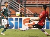 Palmeiras vence Ponte Preta e assume a liderança provisória