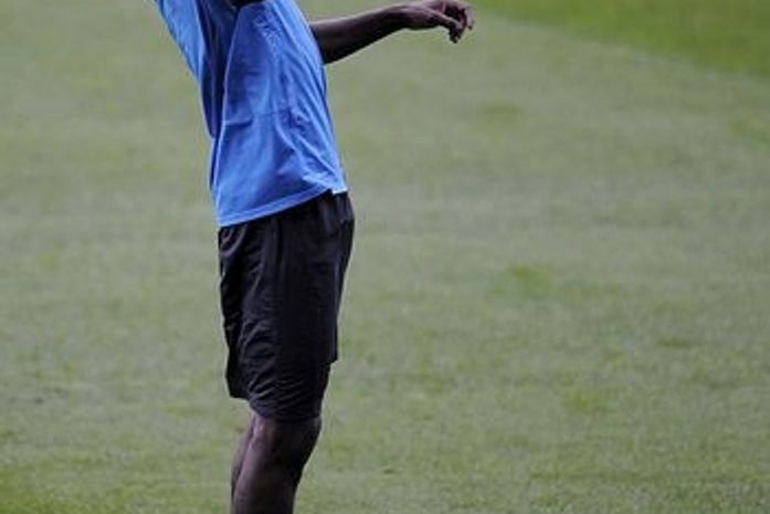 Abidal treina no Barcelona antes de transplante de fígado