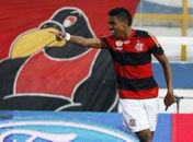 Kleberson volta a marcar e mantém Fla na briga por semifinal