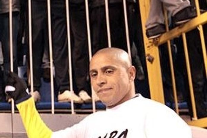 Zagueiro do time de Roberto Carlos é novo alvo de banana na Rússia