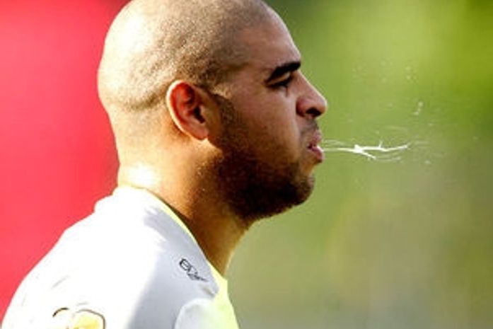 Flagra de Adriano bebendo assusta dirigentes do Fla