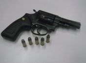 Homem é preso por porte ilegal de arma de fogo