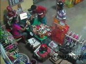 Vídeo mostra ação de criminosos em assalto a posto de combustíveis