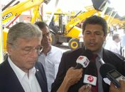 Governador Teotonio Vilela na entrega de máquinas