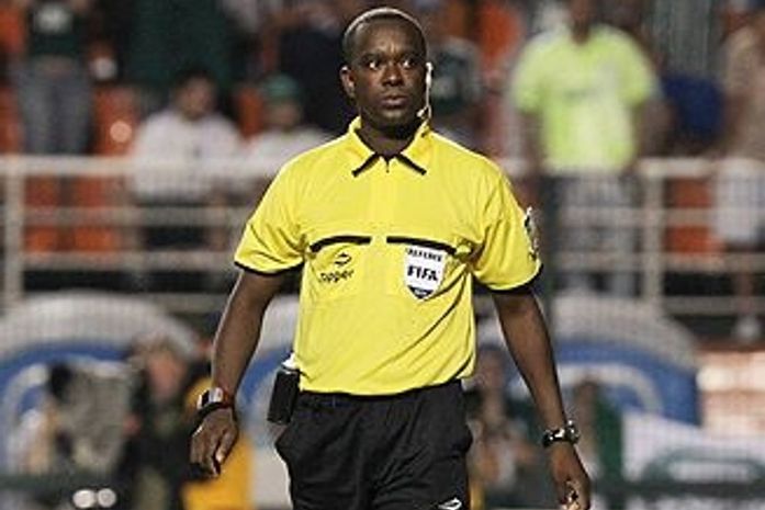 Palmeiras prepara dossiê com erros de juiz