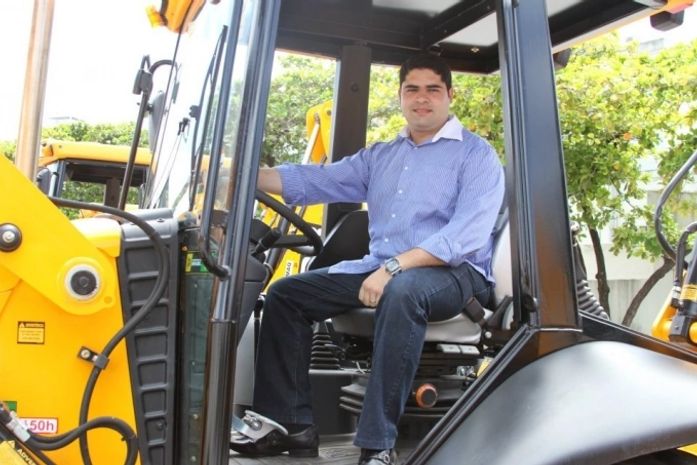 Prefeitura de Mata Grande é contemplada com retroescavadeira
