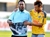 Por Neymar no Brasil, Pelé critica Mano: 'ele não gosta do Santos'