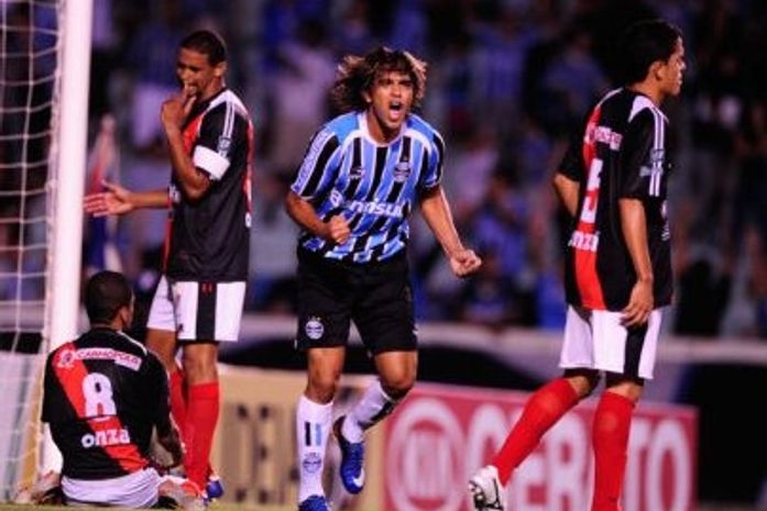 Grêmio vira sobre o River Plate-SE e se classifica na Copa do Brasil