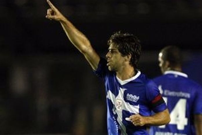 Vasco mostra cara de Libertadores e vence paraguaios na Colina