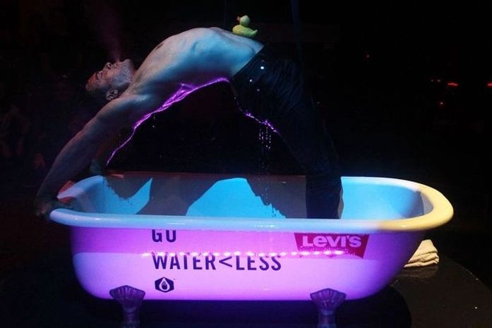 Grife lança coleção de jeans que economiza água na produção