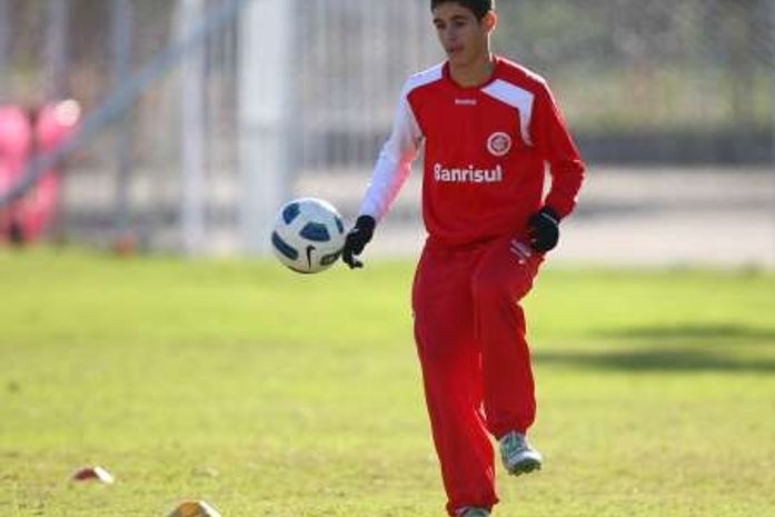 Justiça rejeita pedido de Oscar para pagar multa e se desligar do São Paulo
