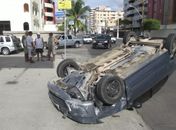 Capotamento deixa duas mulheres feridas na Ponta Verde