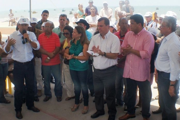 Agricultores de Maragogi recebem sementes do governo estadual e veículos do MDA