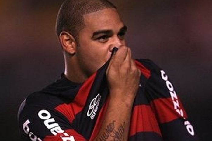 Adriano volta ao Flamengo para se recuperar da lesão