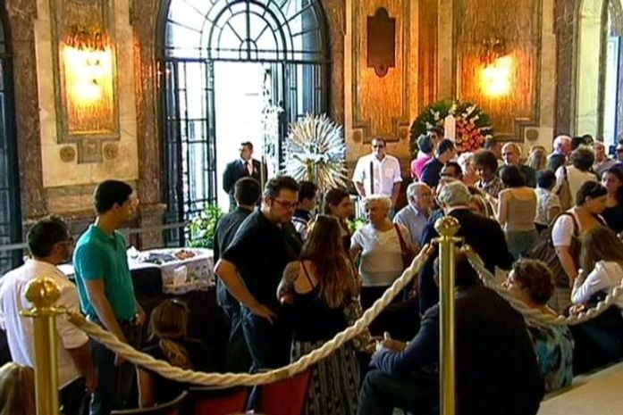 Velório de Chico Anysio é aberto ao público no Rio de Janeiro