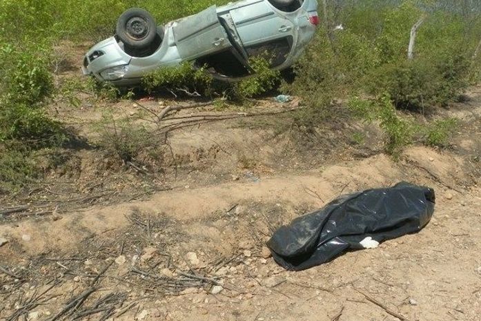 Capotamento deixa um ferido e outro morto em Delmiro Gouveia
