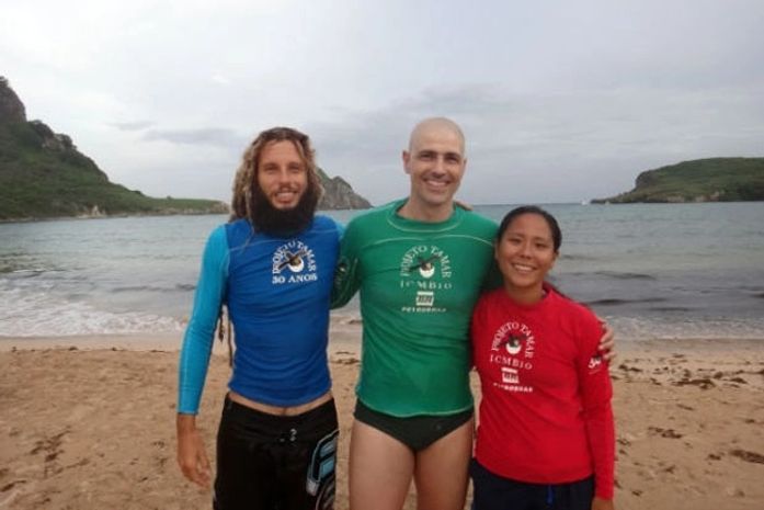 Gianecchini passa fim de semana em Fernando de Noronha com a mãe