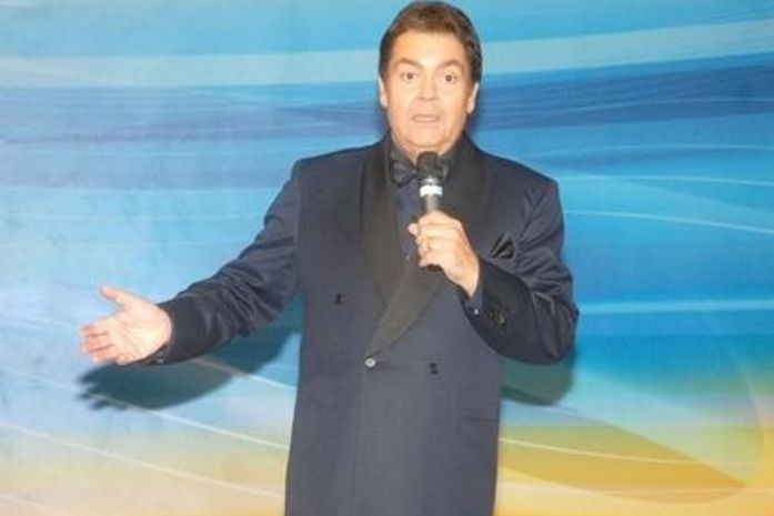 Mulher desmaia no 'Domingão', e Faustão fica constrangido