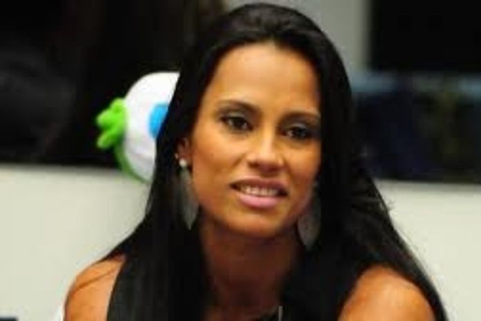 Com 57% dos votos, Kelly é a 12ª eliminada do BBB12