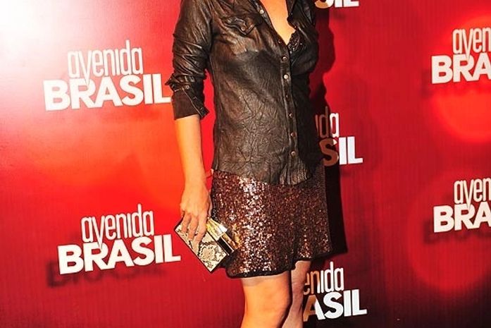 Adriana Esteves pensa em proibir filhos de vê-la na próxima novela