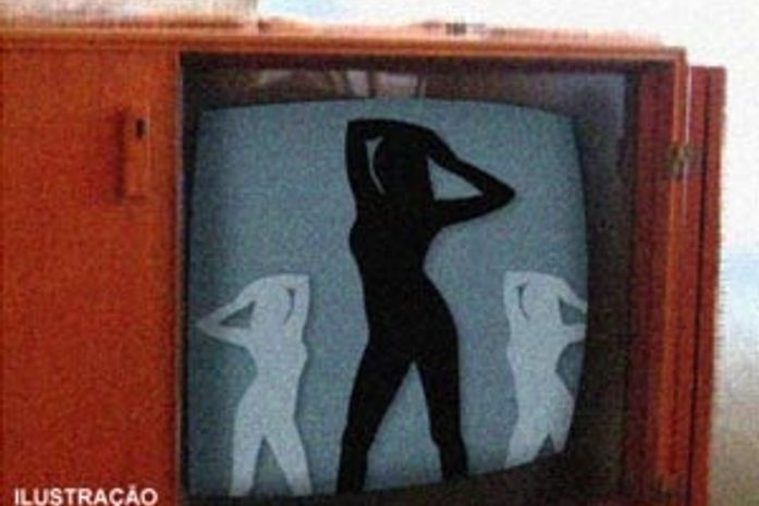 Invasão:mulher flagra vizinho usando sua calcinha