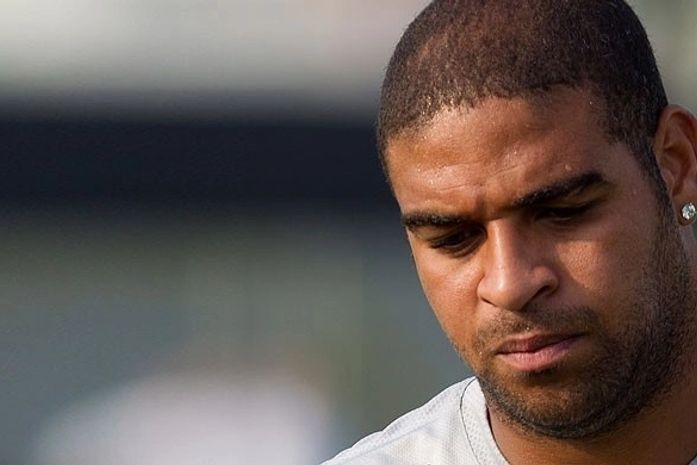 Relatório do Timão contra Adriano tem 67 faltas e embriaguez nos treinos