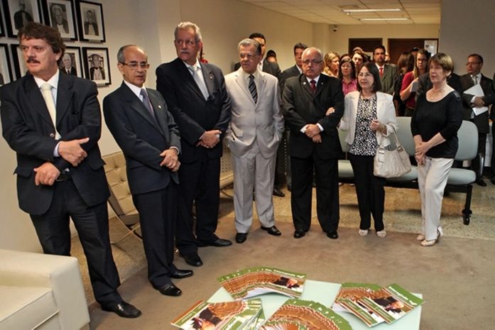 Presidente prestigia lançamento de revista da Corregedoria Geral