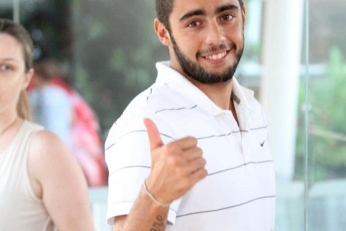 Pedro Scooby chega à maternidade para visitar Luana Piovani e Dom