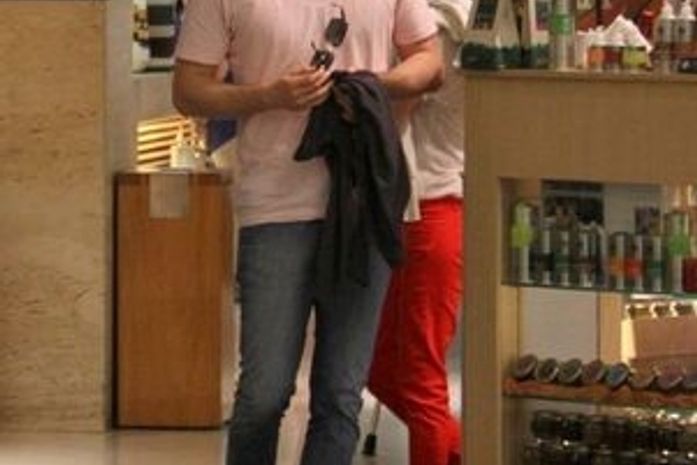 Xanadu: Thiago Fragoso é visto pela primeira vez após acidente