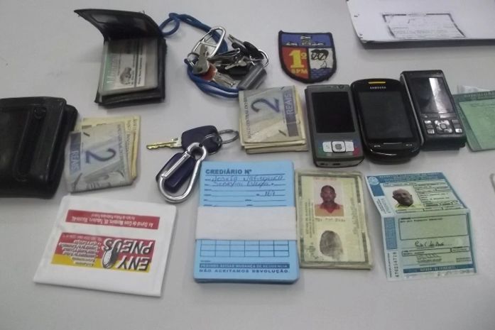 Irmãos são presos acusados de receptação de moto roubado