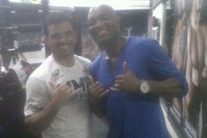 Thiago Jambo treina com irmãos Nogueira e posta foto com Anderson Silva