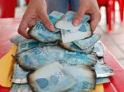 Após perder casa em incêndio, família recupera dinheiro queimado no RS