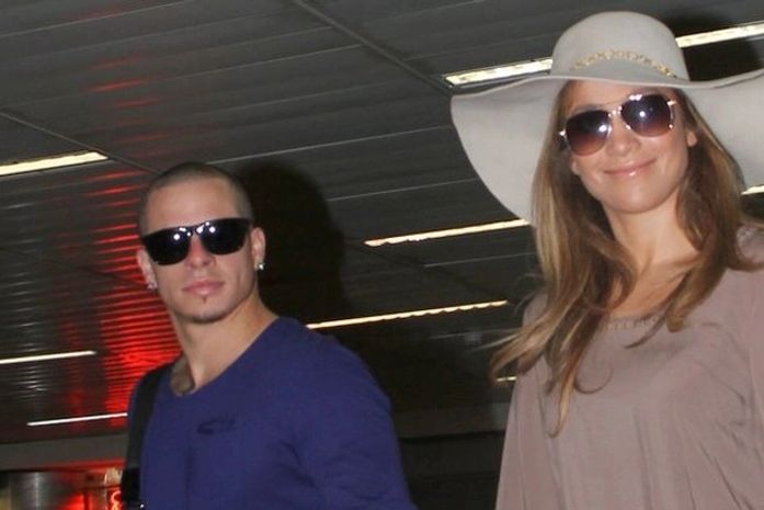 Jennifer Lopez desembarca com o namorado em São Paulo