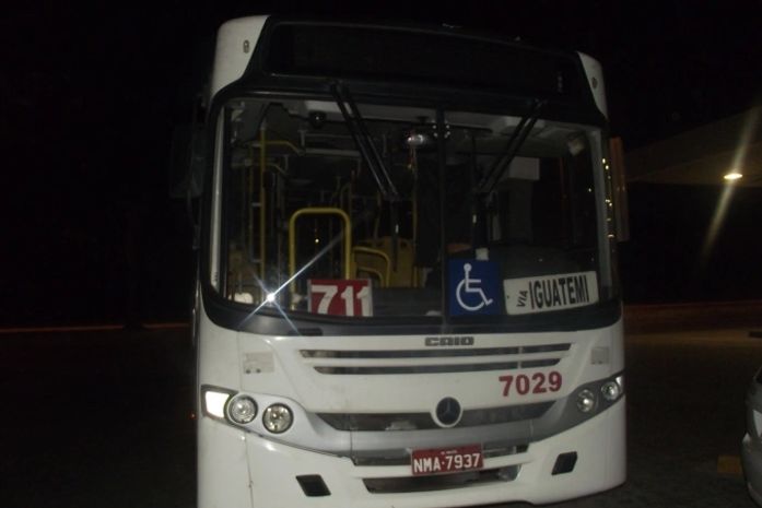 Ônibus assaltado