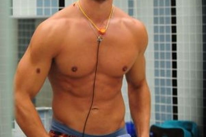 Irritado com vídeo, Jonas culpa mulheres por ficar só no beijinho