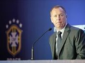 Mano Menezes tem habilitação apreendida em blitz da Lei Seca