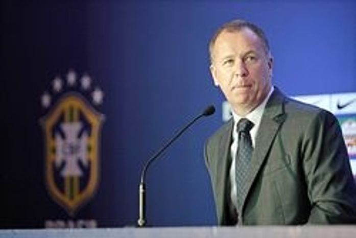 Mano Menezes tem habilitação apreendida em blitz da Lei Seca